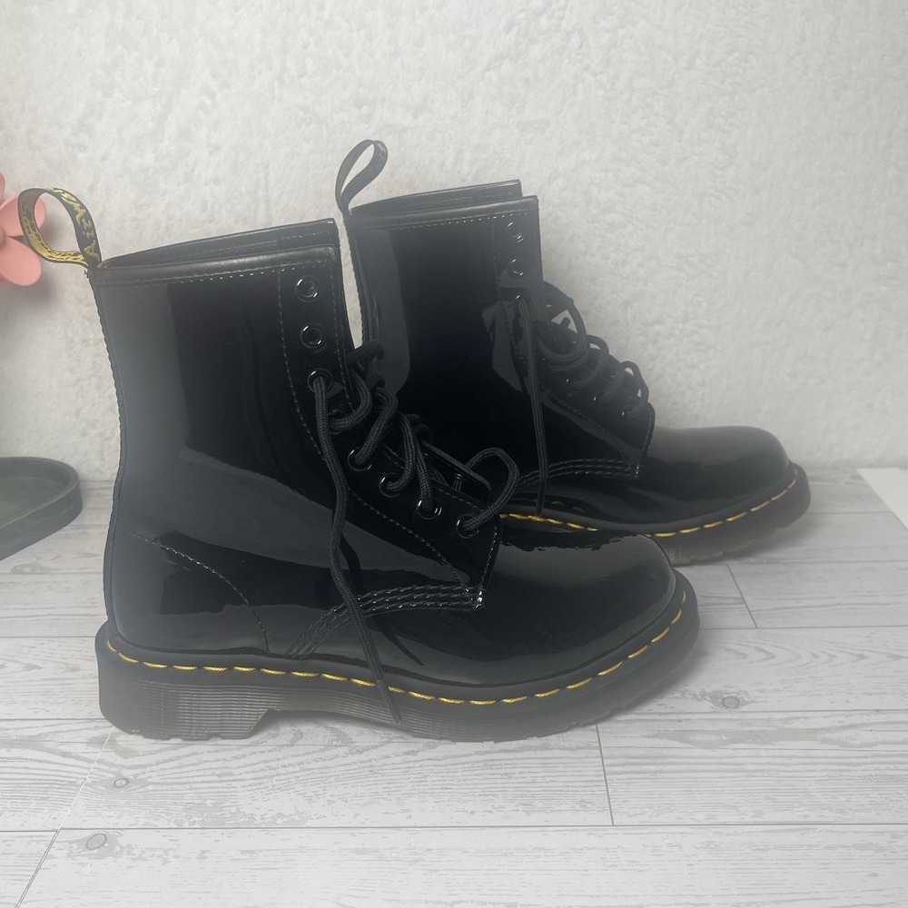 Dr Martens 11821 Women Sz 7 Black Patent Leather 1460 Lace-Up Combat Boots